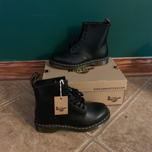 dr martens tag